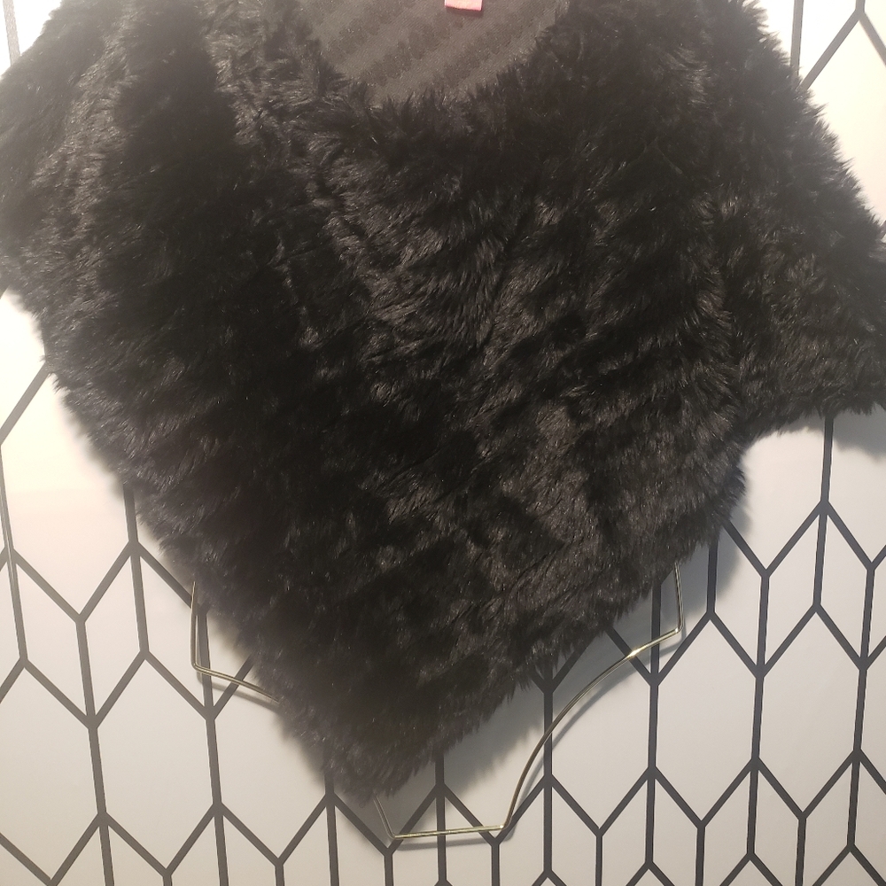 Fur Poncho - Picture 3 of 14